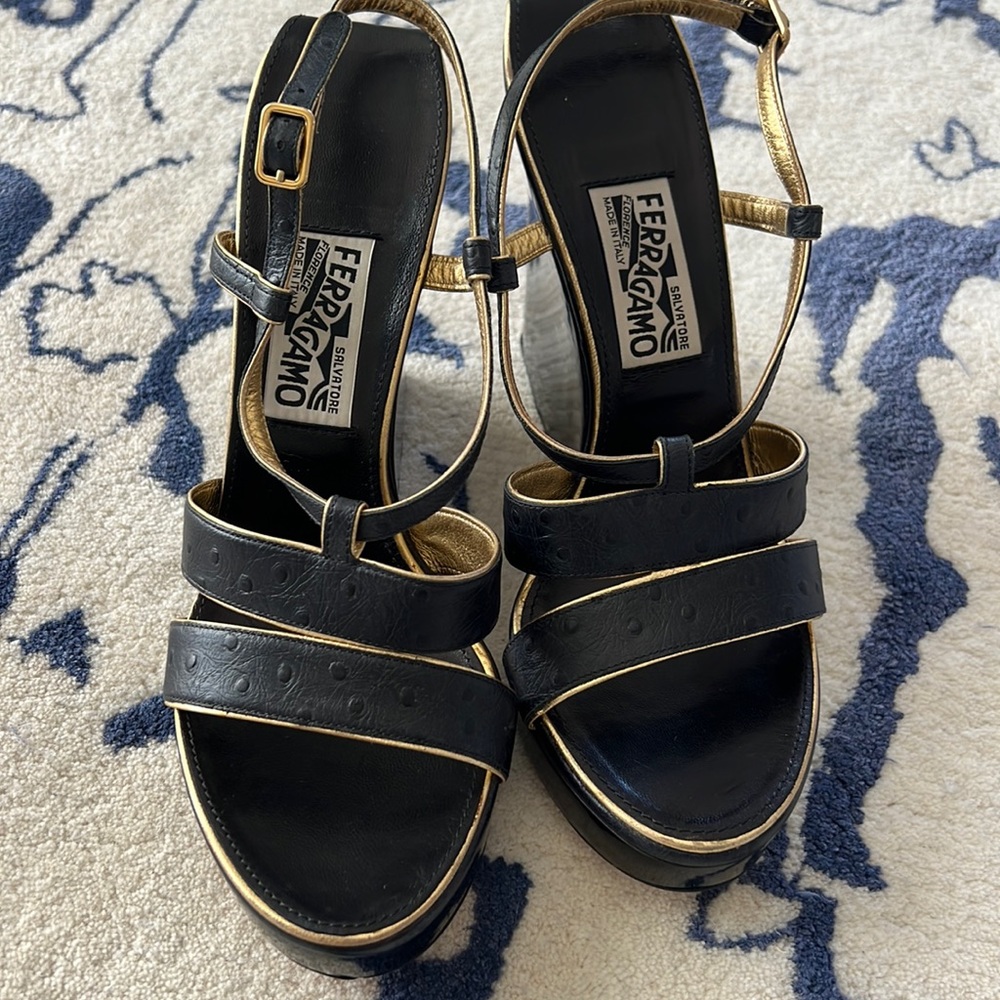 💯Authentic Salvatore Ferragamo Wedges Black Leather Women size 39,5